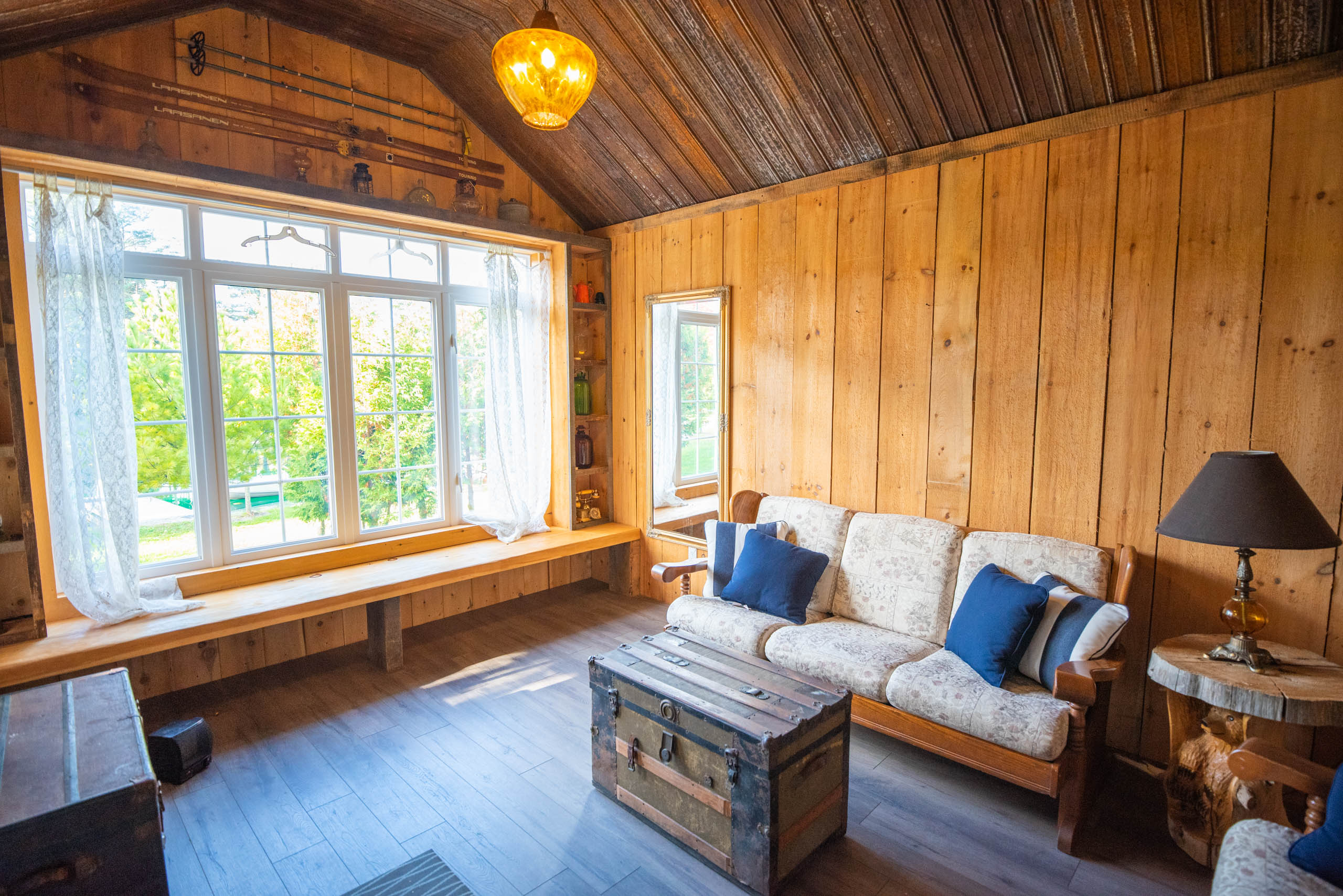 the carvers cottage pickering ontario bridal cabin interior